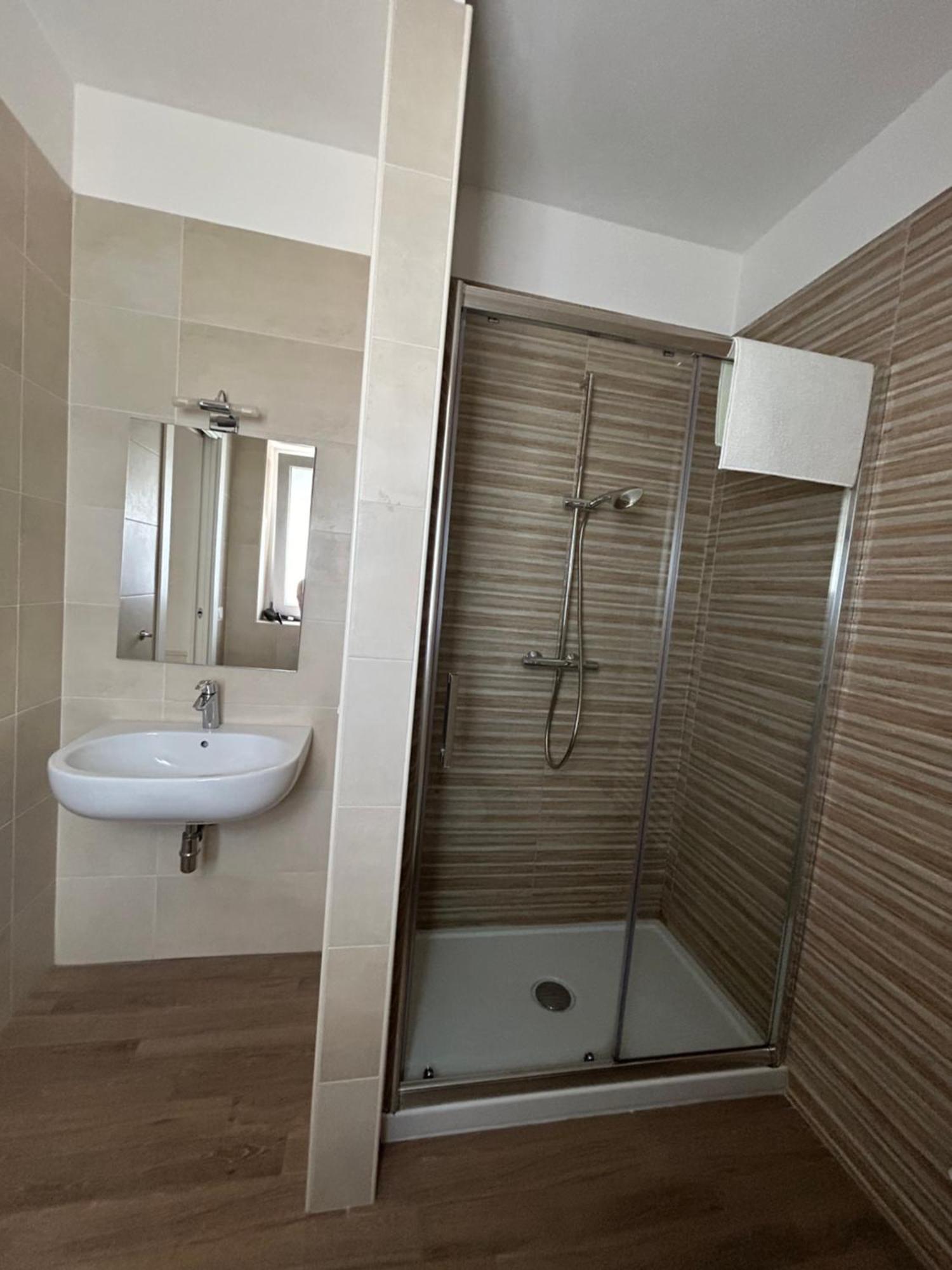 Residence Petroni 16 Бари Екстериор снимка